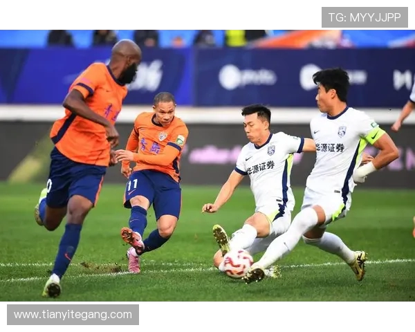 武汉三镇迎战成都蓉城强强对决上演中超巅峰之战谁能笑到最后